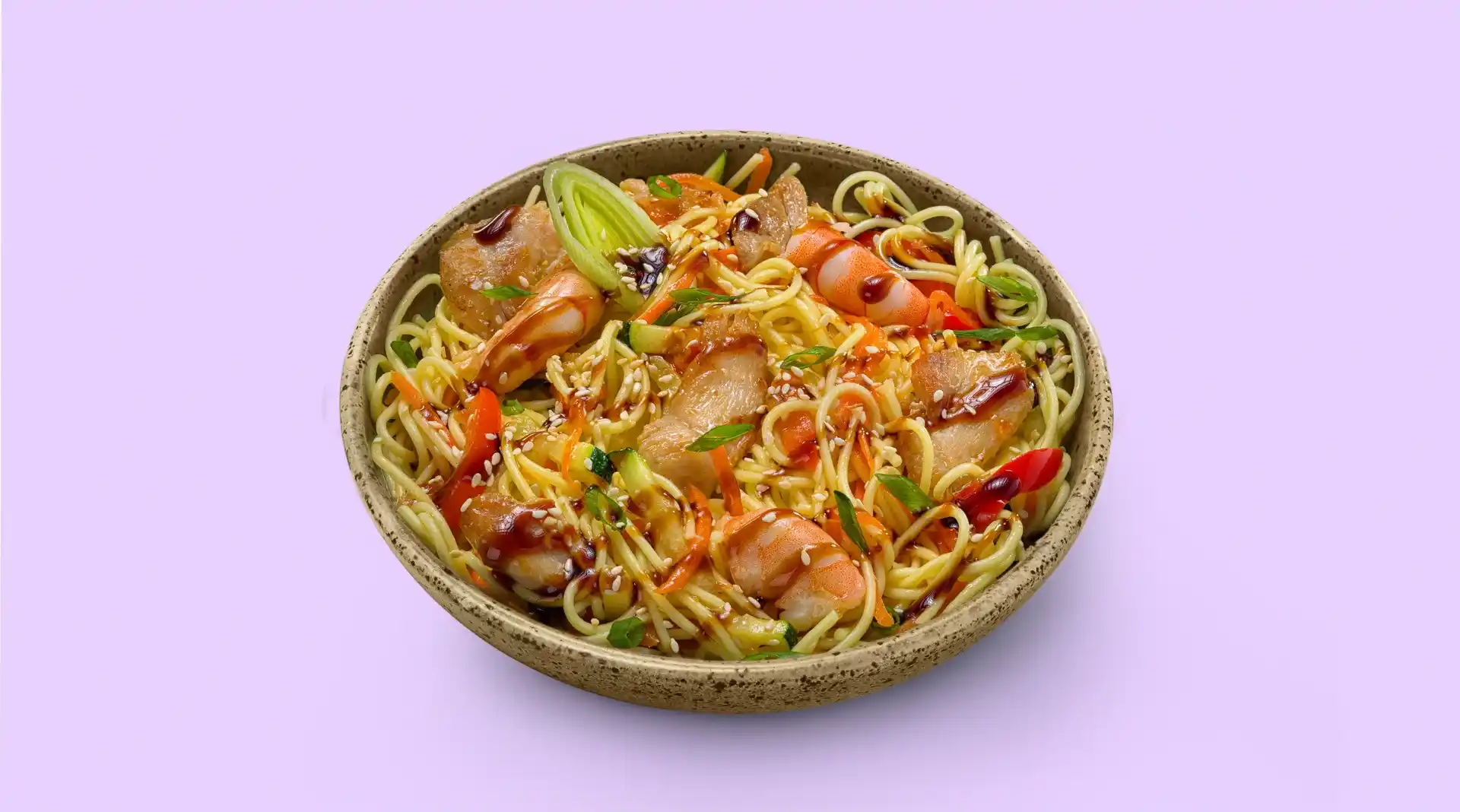 Лапша с цыплёнком и креветками